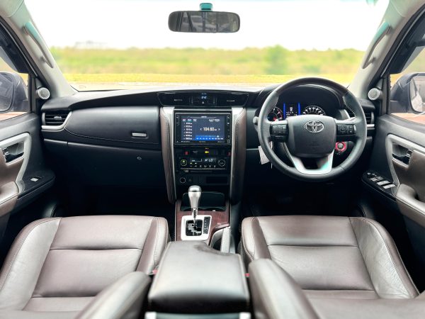 FORTUNER 2.4 VRZ TRD AT PUTIH 2019 - Gambar 11