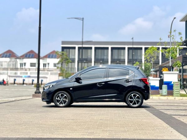 BRIO E AT HITAM 2024 - Gambar 4