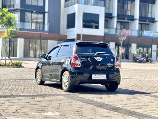 ETIOS VELCO G MT HITAM 2015 - Gambar 3