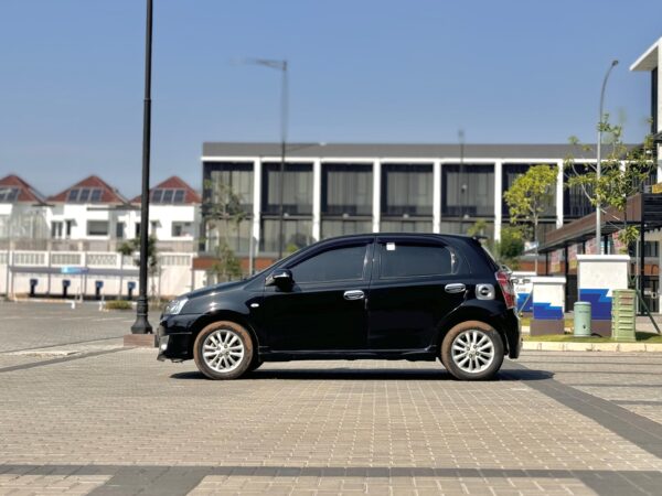 ETIOS VELCO G MT HITAM 2015 - Gambar 6