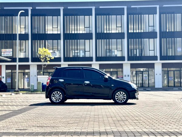 ETIOS VELCO G MT HITAM 2015 - Gambar 6