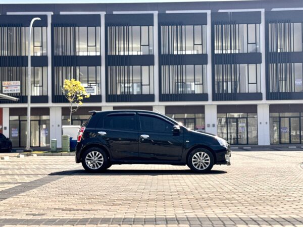 ETIOS VELCO G MT HITAM 2015 - Gambar 7