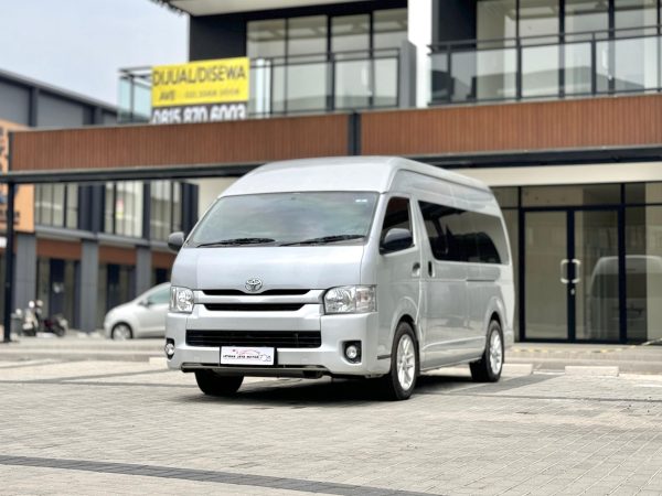 HI ACE COMMUTER 2.8 MT SILVER 2016 - Gambar 3