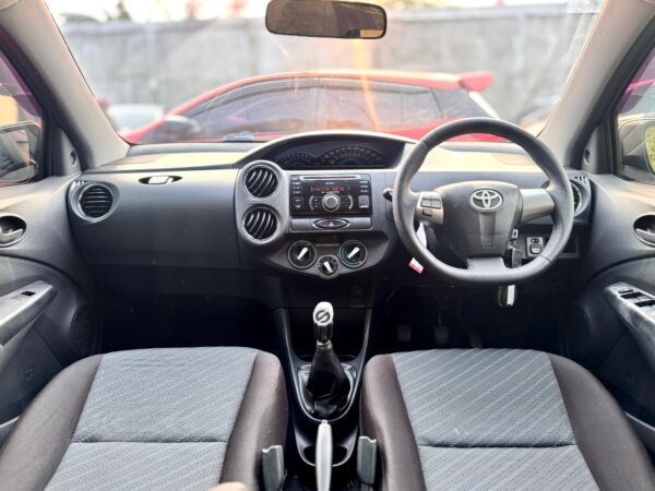 ETIOS VELCO G MT HITAM 2015 - Gambar 11