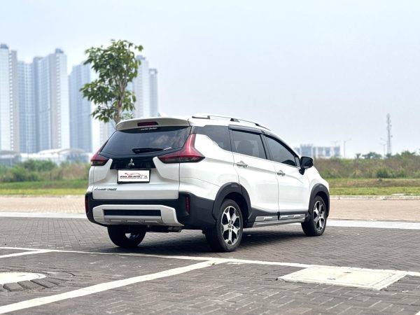 XPANDER CROSS PREMIUM AT PUTIH 2021 - Gambar 7