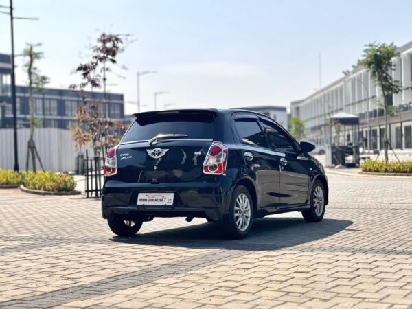 ETIOS VELCO G MT HITAM 2015 - Gambar 5