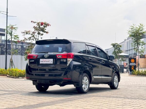 INNOVA 2.0 V AT HITAM 2017 - Gambar 4