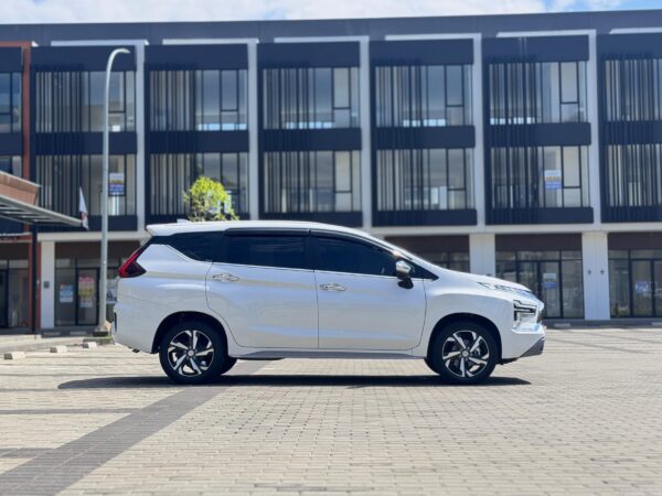 XPANDER ULTIMATE AT PUTIH 2024 - Gambar 7