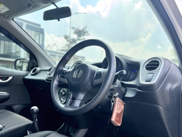 MOBILIO RS MT SILVER 2015 - Gambar 9