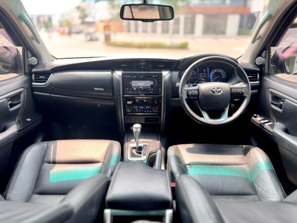 FORTUNER 2.4 VRZ GR SPORT AT HITAM 2022 - Gambar 9