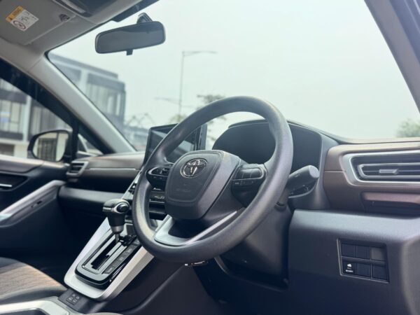 INNOVA ZENIX 2.0 G AT HITAM 2024 - Gambar 9