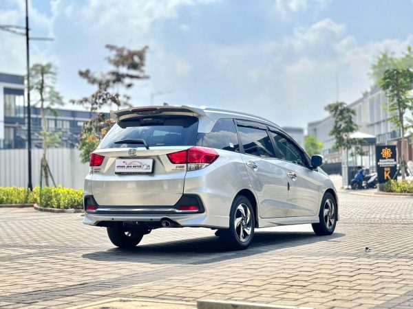 MOBILIO RS MT SILVER 2015 - Gambar 6
