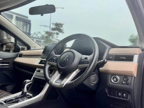 XPANDER ULTIMATE AT SILVER 2022 - Gambar 9
