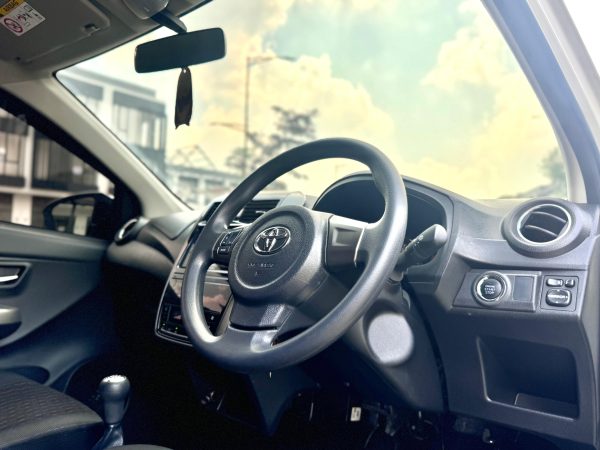 AGYA 1.2 GR SPORT MT PUTIH 2021 - Gambar 9