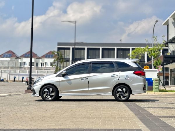 MOBILIO RS MT SILVER 2015 - Gambar 4