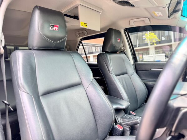 FORTUNER 2.4 VRZ GR SPORT AT HITAM 2022 - Gambar 12