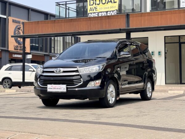 INNOVA 2.0 V AT HITAM 2017 - Gambar 3
