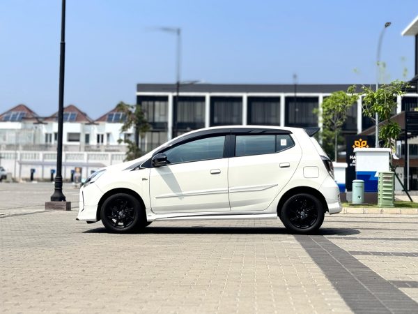 AGYA 1.2 GR SPORT AT PUTIH 2022 - Gambar 5
