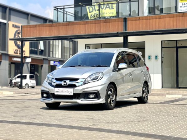 MOBILIO RS MT SILVER 2015 - Gambar 3