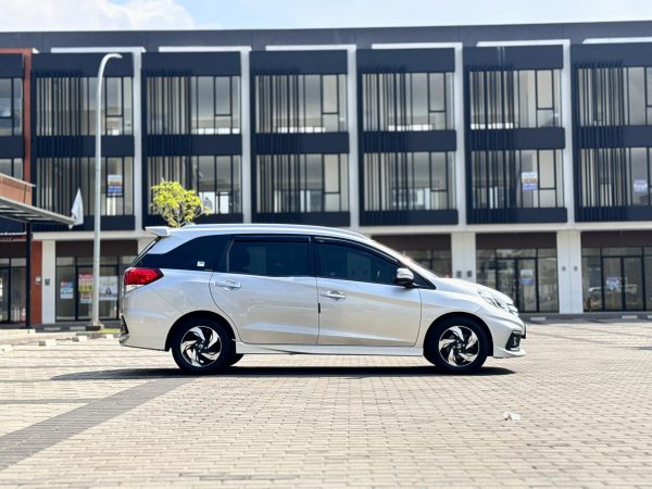 MOBILIO RS MT SILVER 2015 - Gambar 5