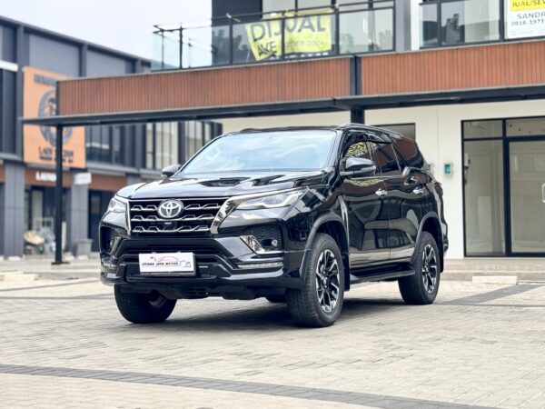 FORTUNER 2.4 VRZ GR SPORT AT HITAM 2022 - Gambar 3