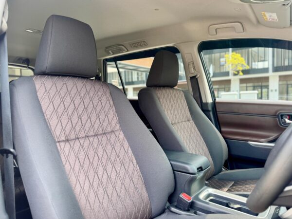 INNOVA ZENIX 2.0 G AT HITAM 2024 - Gambar 12