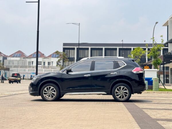 XTRAIL 2.5 AT HITAM 2015 - Gambar 4