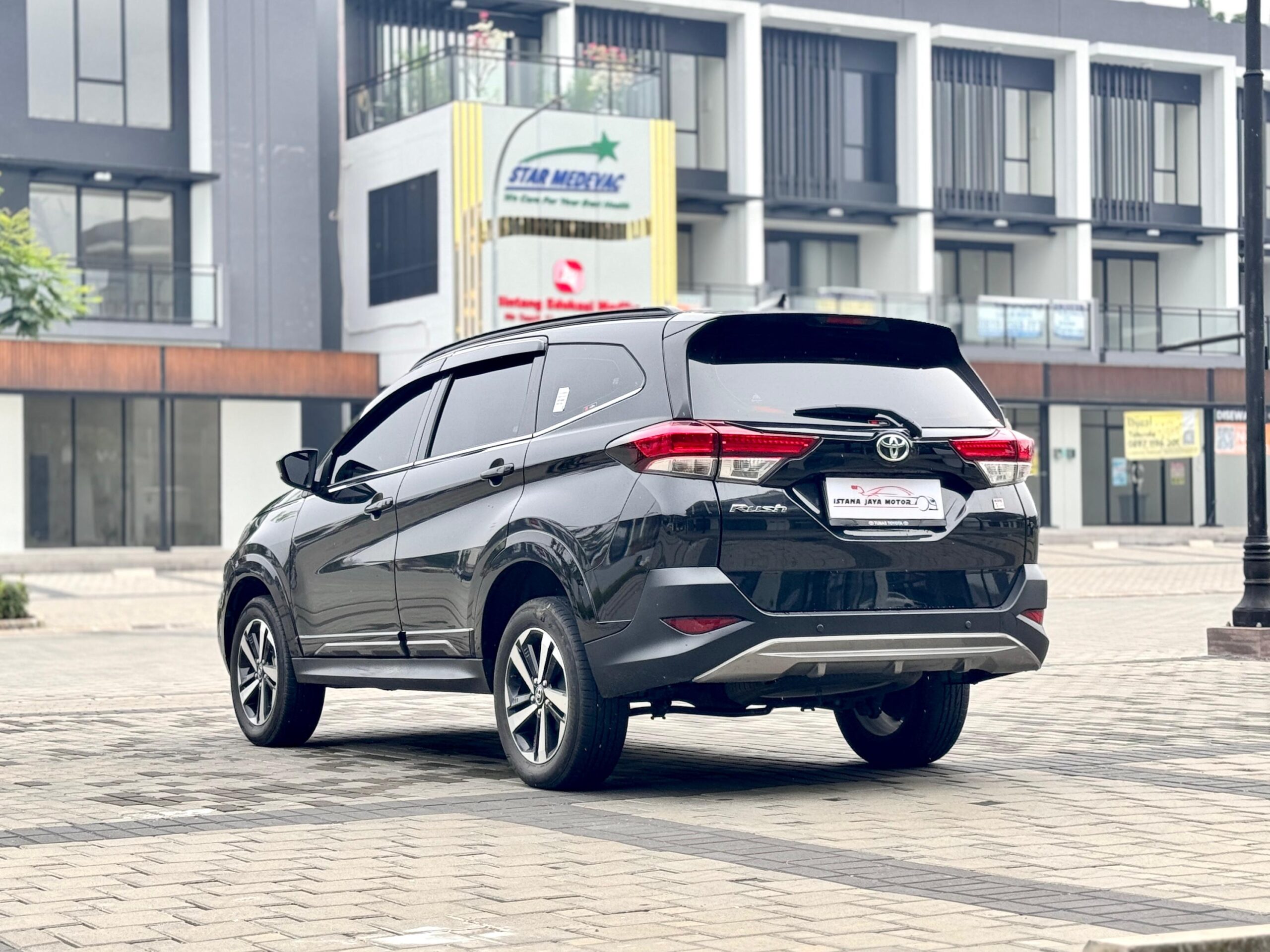 RUSH GR SPORT AT HITAM 2024 - Gambar 6