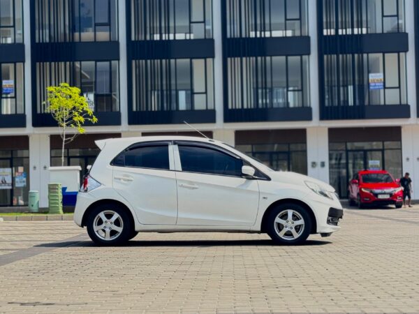 BRIO E AT PUTIH 2014 - Gambar 4