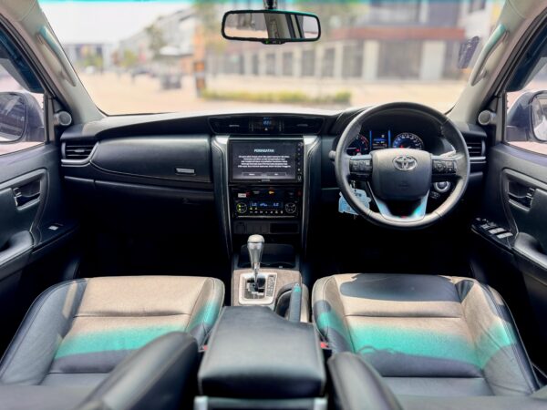 FORTUNER 2.8 VRZ AT PUTIH 2022 - Gambar 9