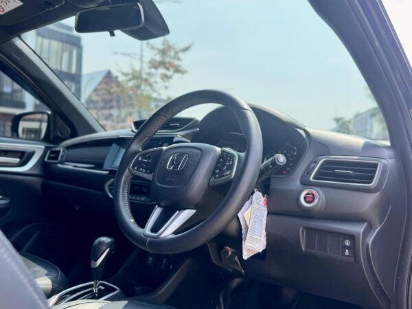 BRV E PRESTIGE SENGSING HITAM 2022 - Gambar 9