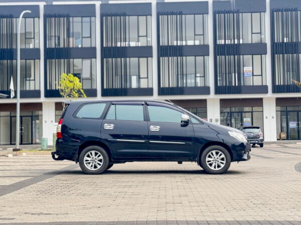 INNOVA 2.0 G AT HITAM 2013 - Gambar 6