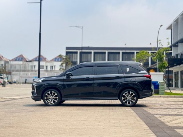 VELOZ Q AT HITAM 2022 - Gambar 4