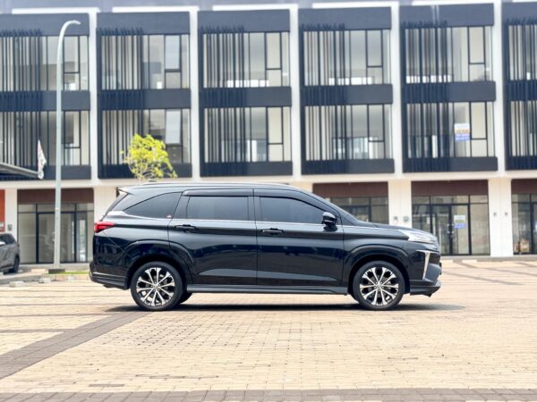VELOZ Q AT HITAM 2022 - Gambar 5