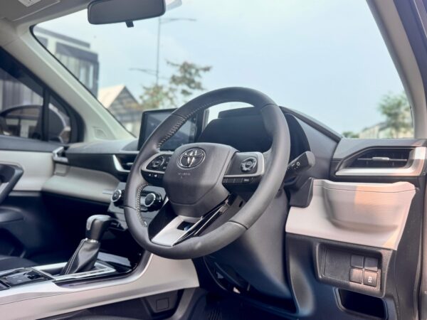 VELOZ Q AT HITAM 2022 - Gambar 10