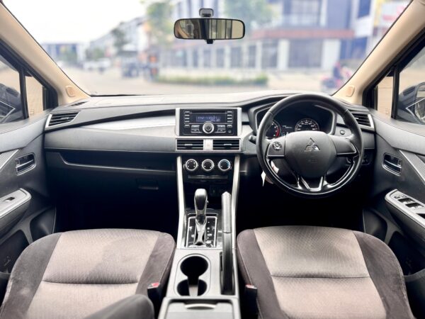 XPANDER SPORT AT COKLAT 2019 - Gambar 11
