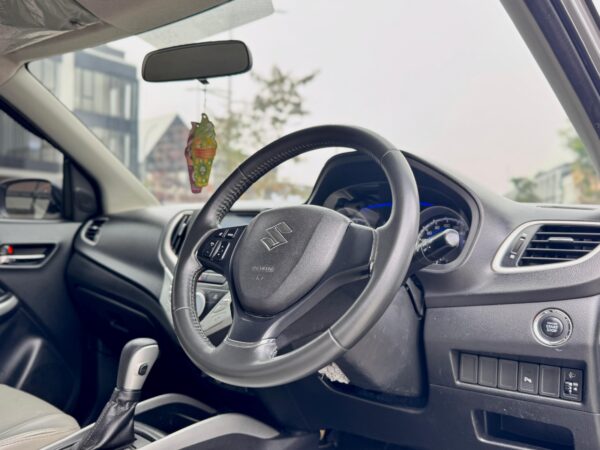 BALENO HB AT SILVER 2019 - Gambar 9