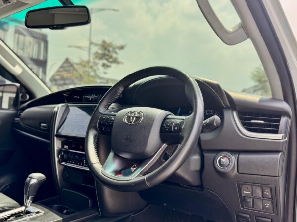 FORTUNER 2.8 VRZ AT PUTIH 2022 - Gambar 11