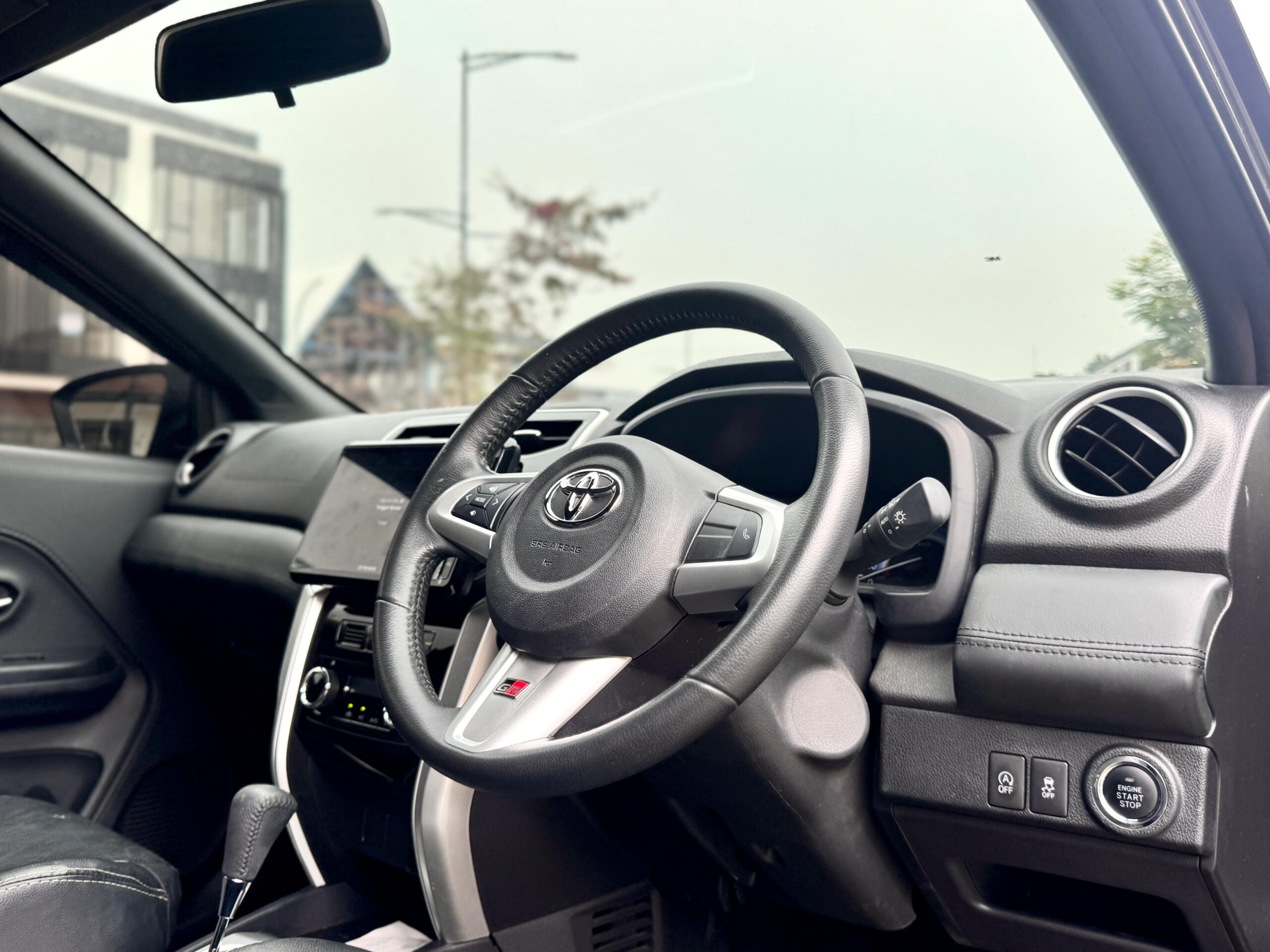 RUSH GR SPORT AT HITAM 2024 - Gambar 10