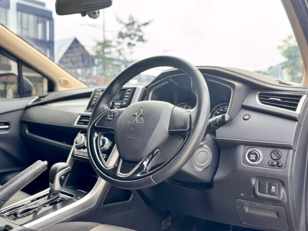 XPANDER SPORT AT COKLAT 2019 - Gambar 9