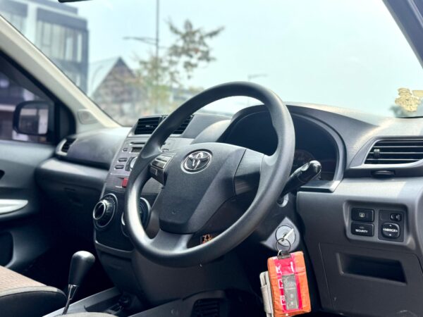 AVANZA VELOZ 1.5 AT HITAM 2013 - Gambar 9