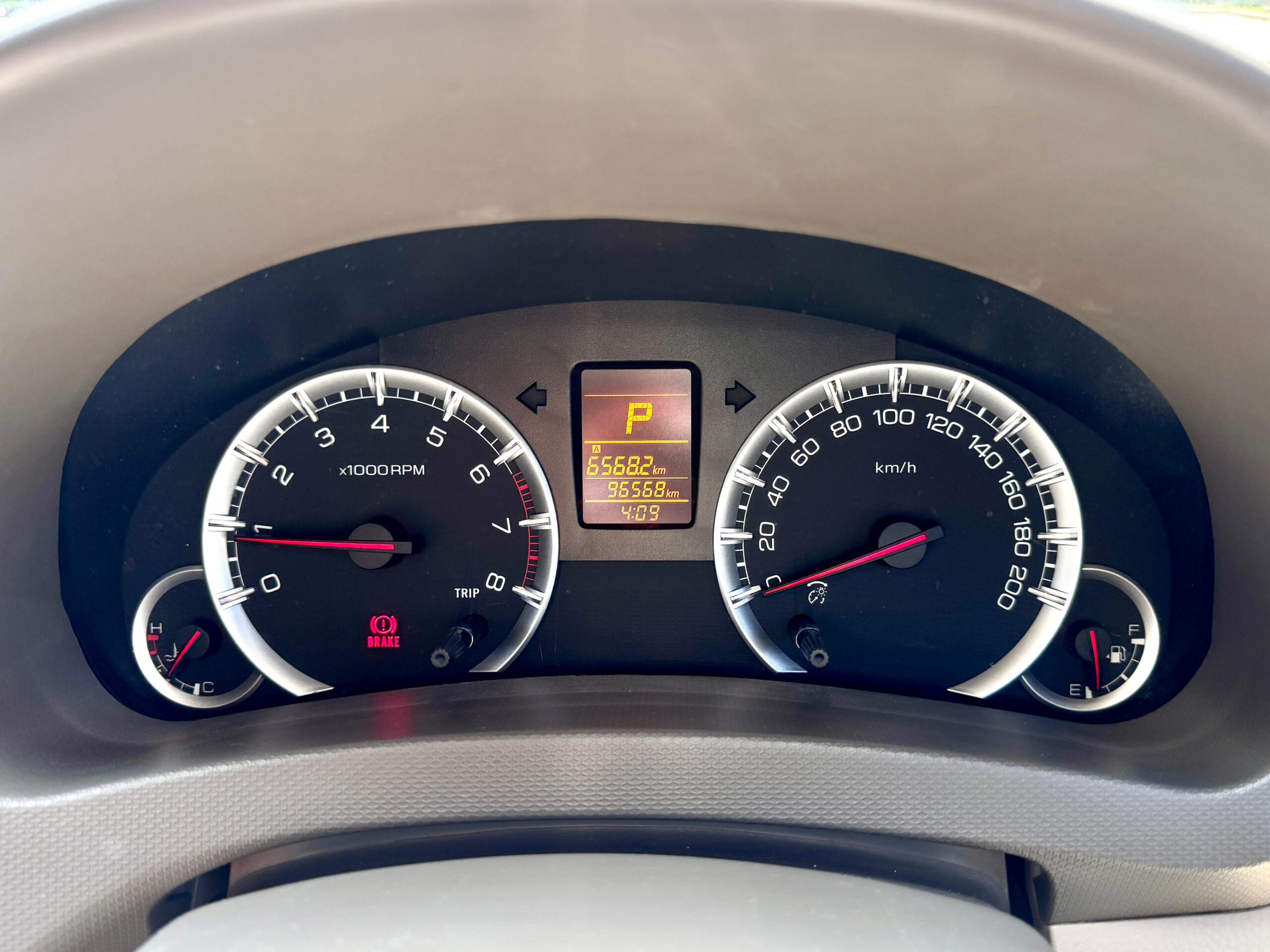 ERTIGA GL AT HITAM 2018 - Gambar 8