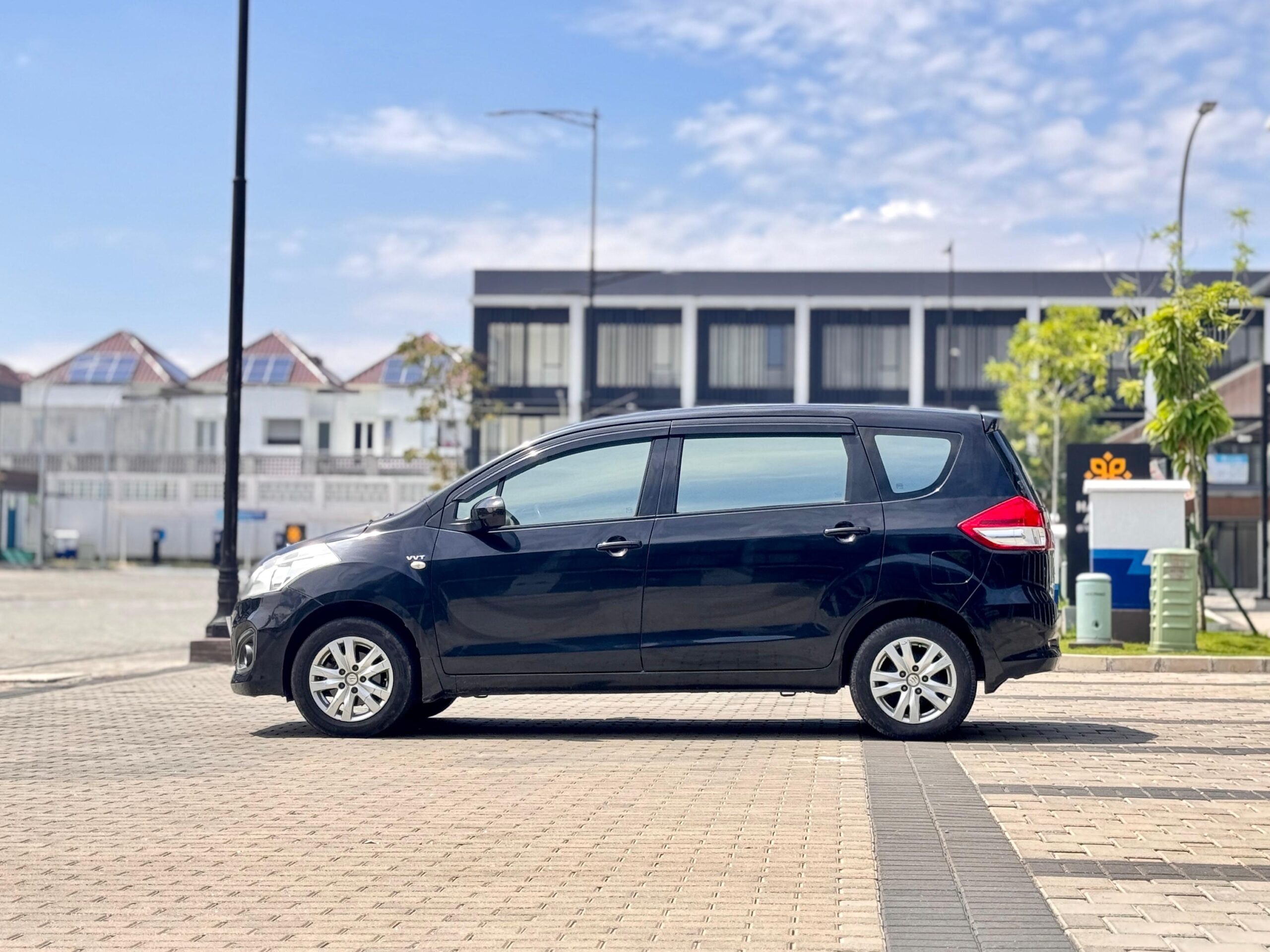 ERTIGA GL AT HITAM 2018 - Gambar 5