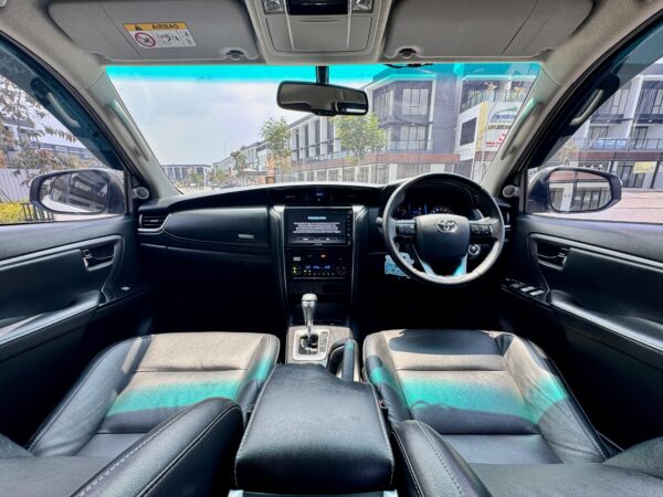 FORTUNER 2.8 VRZ AT PUTIH 2022 - Gambar 10