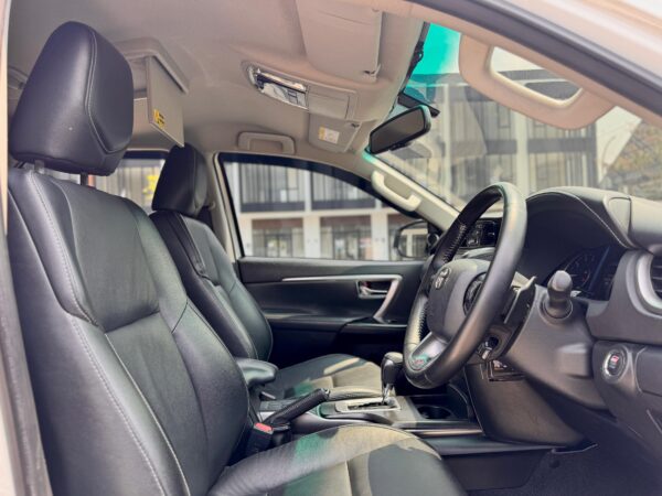 FORTUNER 2.8 VRZ AT PUTIH 2022 - Gambar 12