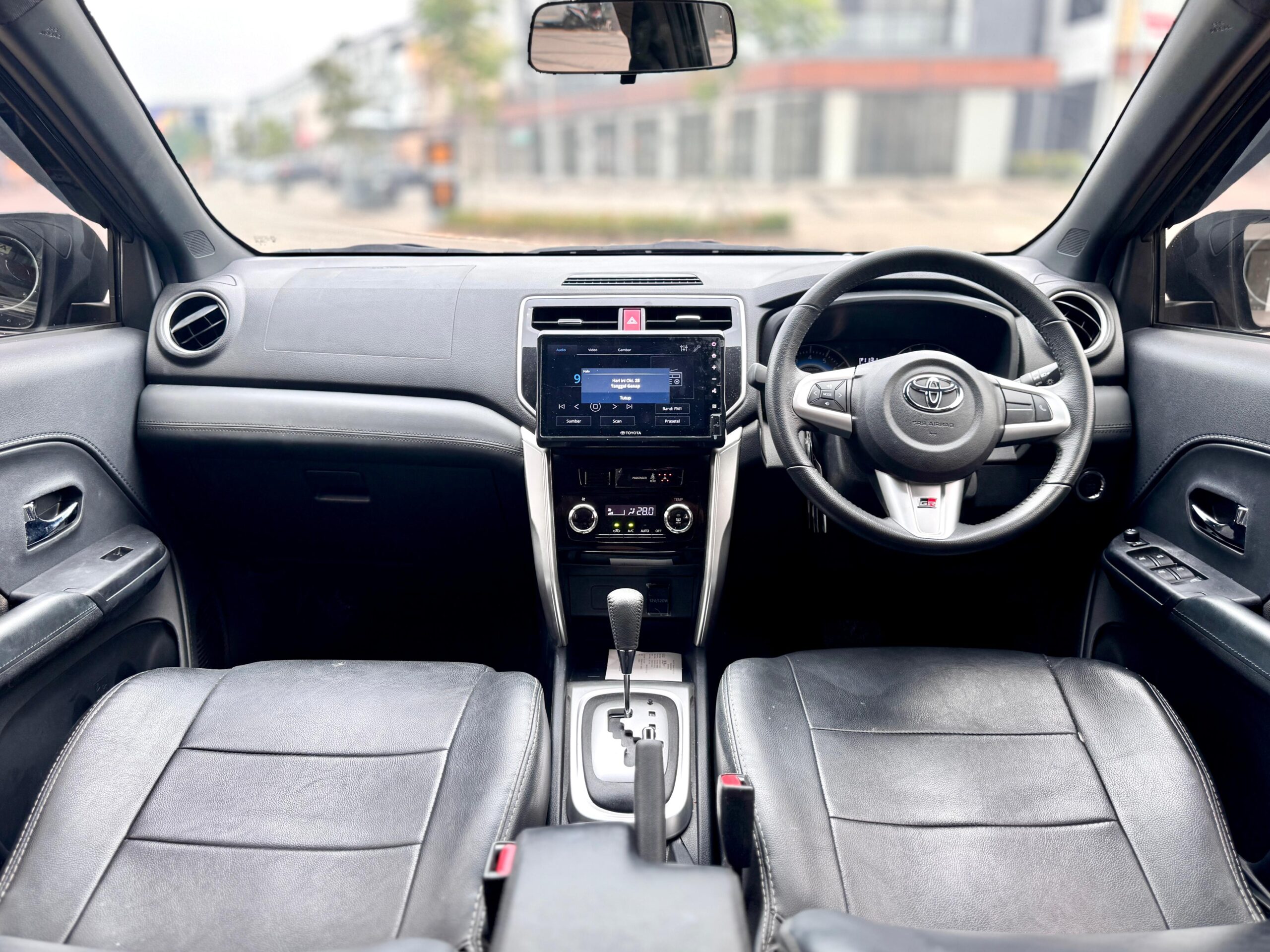 RUSH GR SPORT AT HITAM 2024 - Gambar 9