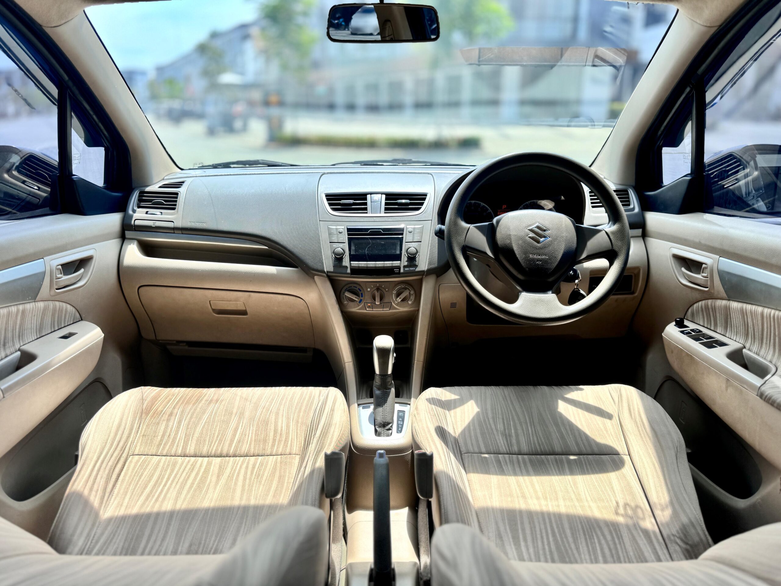 ERTIGA GL AT HITAM 2018 - Gambar 11