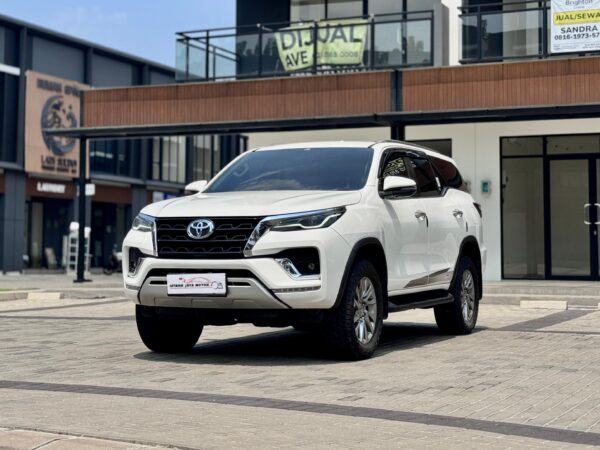 FORTUNER 2.8 VRZ AT PUTIH 2022 - Gambar 3