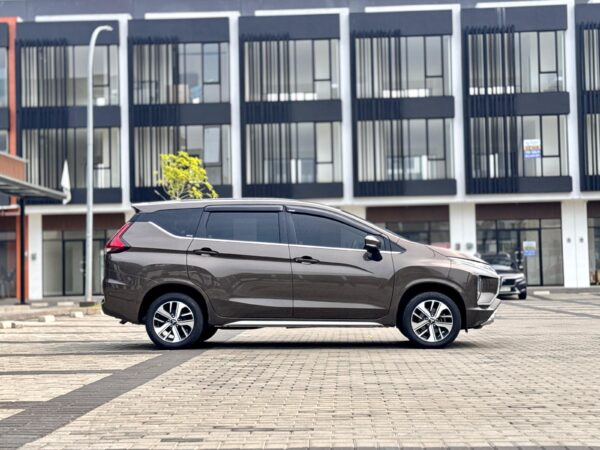 XPANDER SPORT AT COKLAT 2019 - Gambar 5
