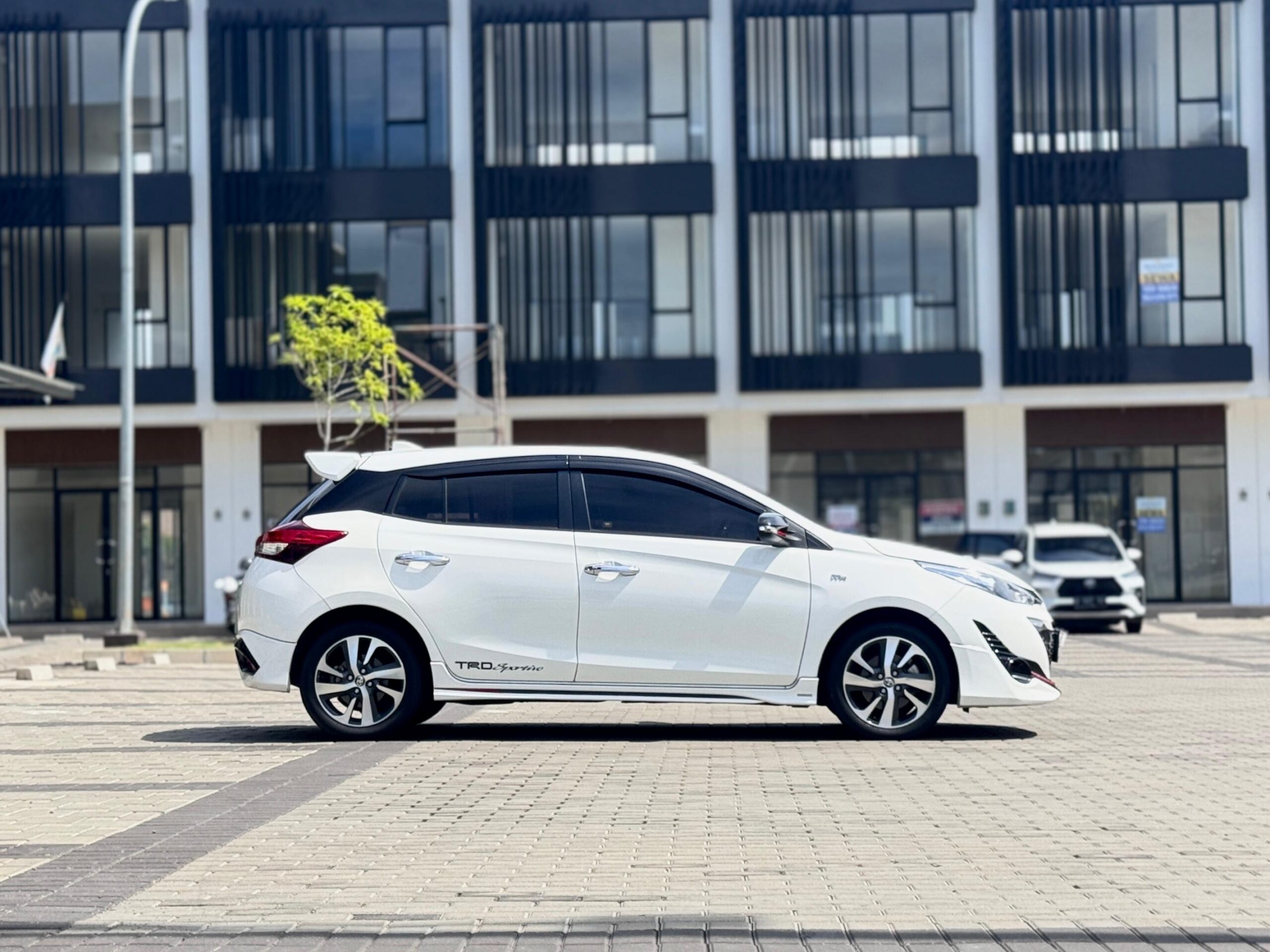 YARIS TRD AT PUTIH 2020 - Gambar 7